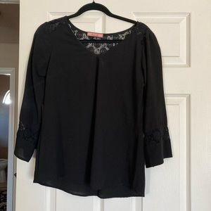 Olive Hill Black top. Size Small